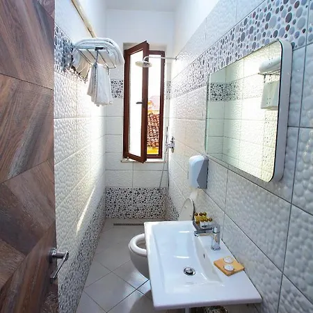 Lako Hotel 4*