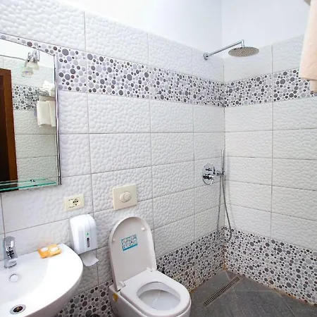 Lako Hotel 4*