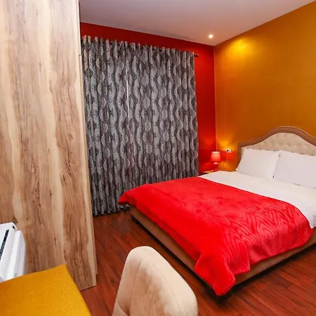 Lako Hotel 4*